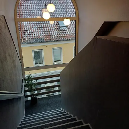 Blue Double 6 On Pedestrian Street Couette-café